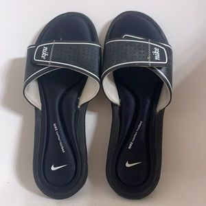 Nike comfort Velcro slides